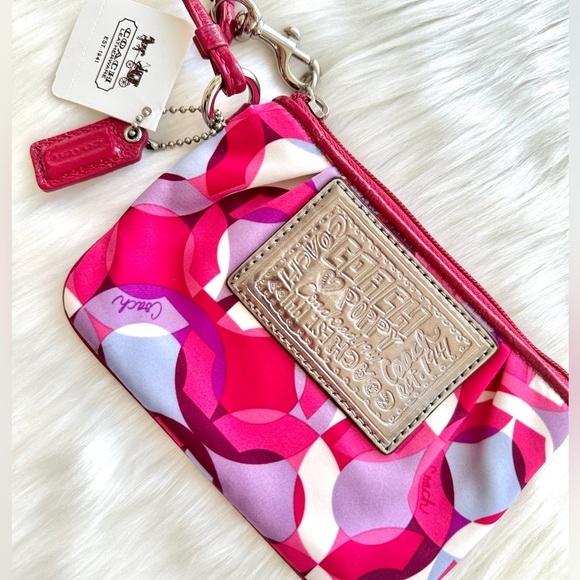 COACH LUXURY WRISTLET